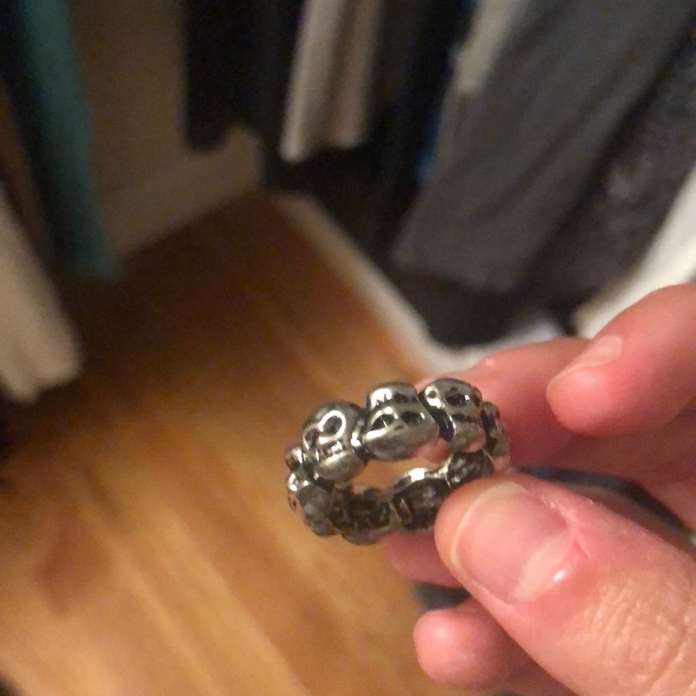 Skull ring